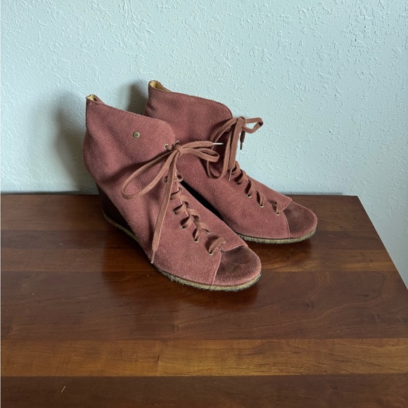 UGG Elyse Red Suede Leather Lace Up Peep Toe Ankle Boot Womens 9 Fall Harvest - Picture 1 of 6